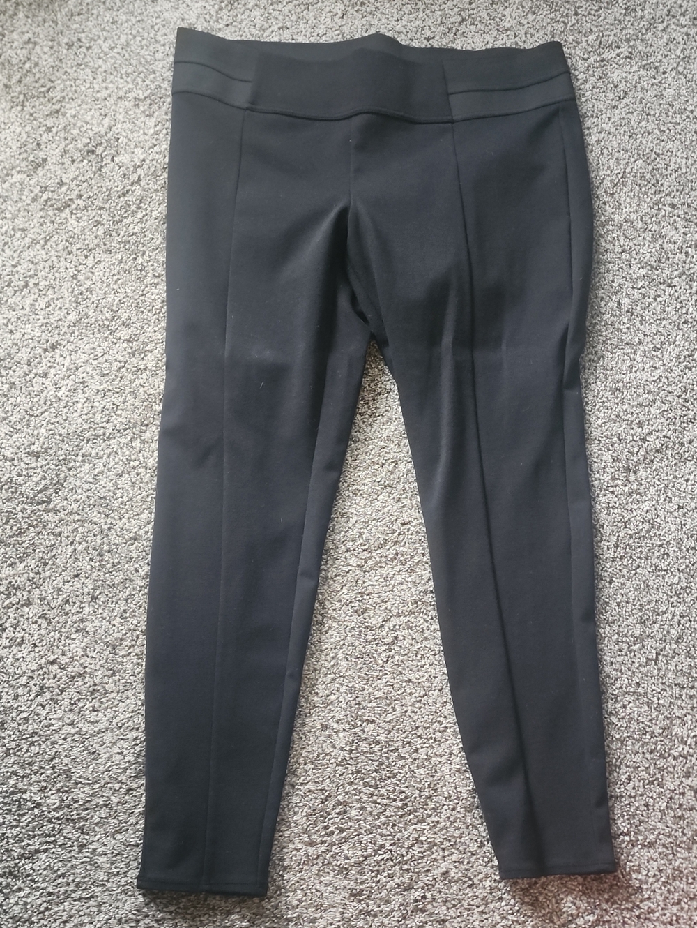 Daisy Fuentes Black Ponte Slim Ankle Pants